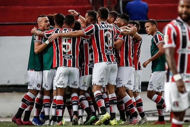 Equipes se enfrentaram pela sétima rodada do Campeonato Pernambucano no estádio do Arruda
