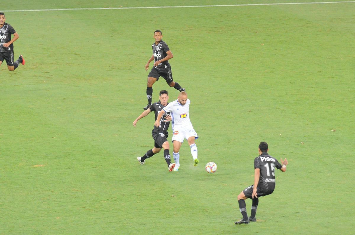 Fotos do jogo entre Cruzeiro e Ponte Preta, no Mineiro, em Belo Horizonte, pela 12 rodada da Srie B do Campeonato Brasileiro