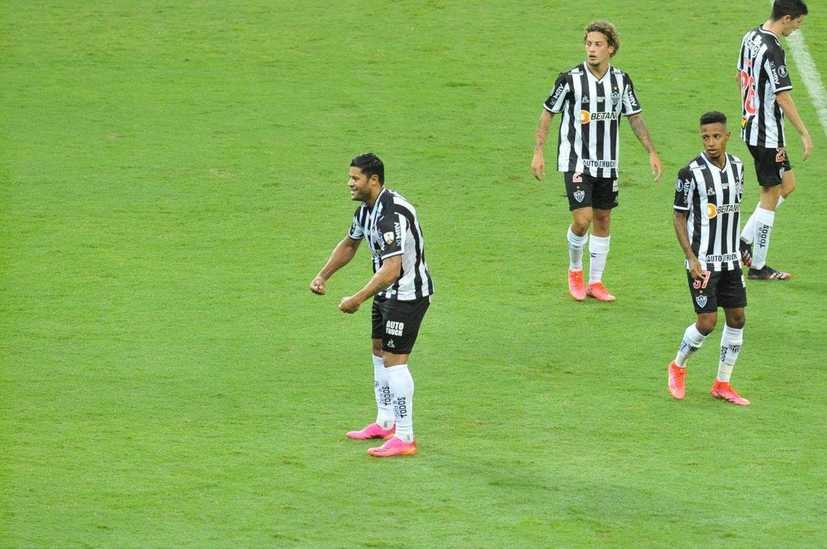 Fotos do gol de Hulk, do Atltico, sobre o La Guaira, no Mineiro, pela Libertadores