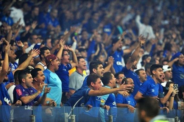 Fotos da torcida cruzeirense, no Mineiro, na partida contra o Inter, pela semifinal da Copa do Brasil
