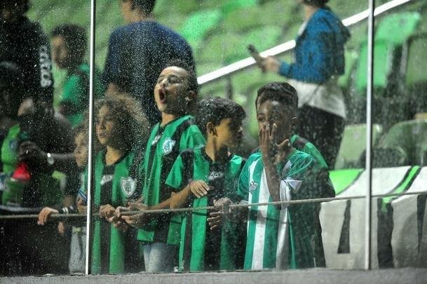 Equipes se enfrentaram nesta segunda-feira, s 20h, pela sexta rodada da Srie B do Brasileiro