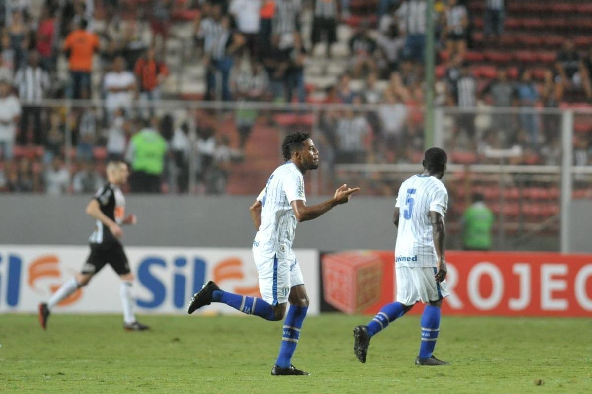 Confira as melhores imagens do duelo na estreia do Campeonato Brasileiro