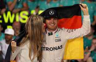 Festa de Nico Rosberg com o título inédito na Fórmula 1; feito veio com segundo lugar em Abu Dhabi