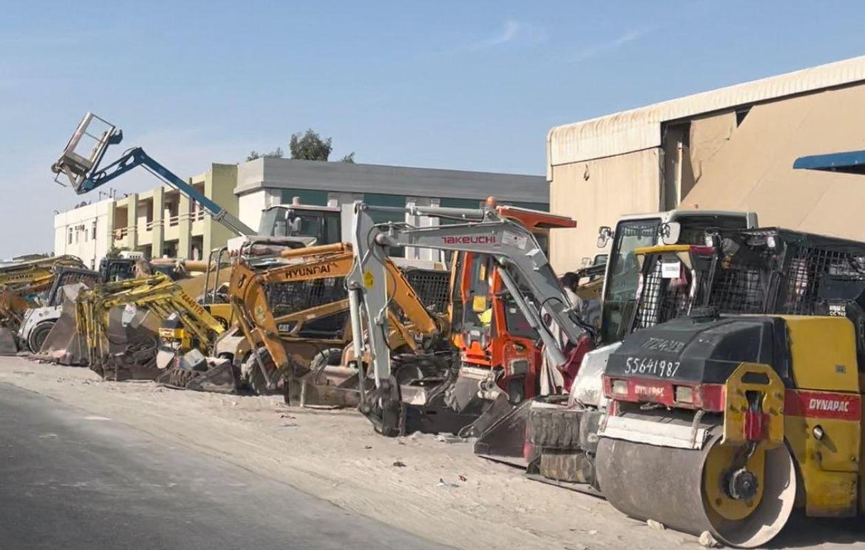 Cenas da rea Industrial, regio pobre de Doha habitada por imigrantes