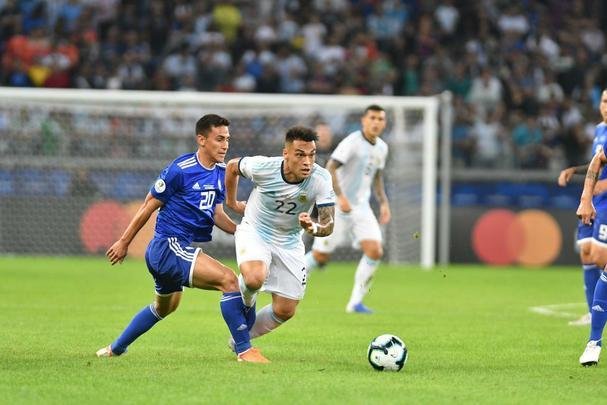 Fotos do empate por 1 a 1 entre Argentina e Paraguai, no Mineiro, pela Copa Amrica