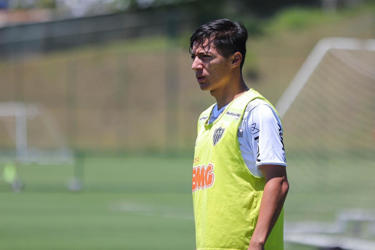 Atlético divulga fotos do novo uniforme de treino
