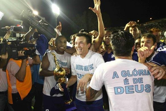 Festa dos jogadores do Cruzeiro no Barrado com a conquista do tricampeonato brasileiro