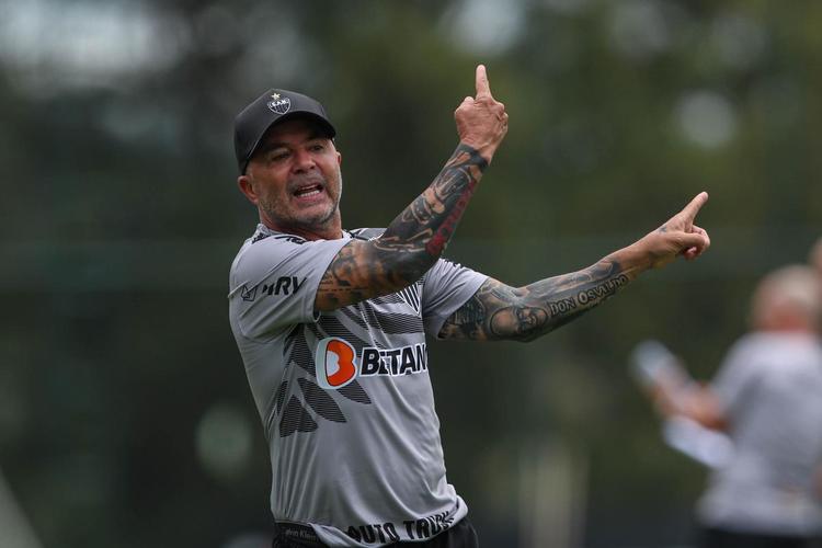 Em 22 de fevereiro de 2021, Sampaoli divulgou carta de despedida e confirmou sua saída do Atlético. 'Não houve um só dia no Atlético Mineiro que abandonássemos nossa ideia sobre o futebol', escreveu o treinador, que acertou transferência para o Olympique de Marselha