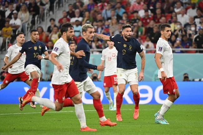 Lances da partida entre Frana e Polnia, pelas oitavas de final da Copa do Mundo.