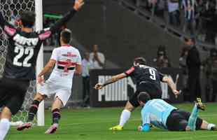 29/07/2015: com três gols do argentino Lucas Pratto, o Atlético venceu o São Paulo por 3 a 1 no Mineirão. O duelo ocorreu pela 16ª rodada do Campeonato Brasileiro.