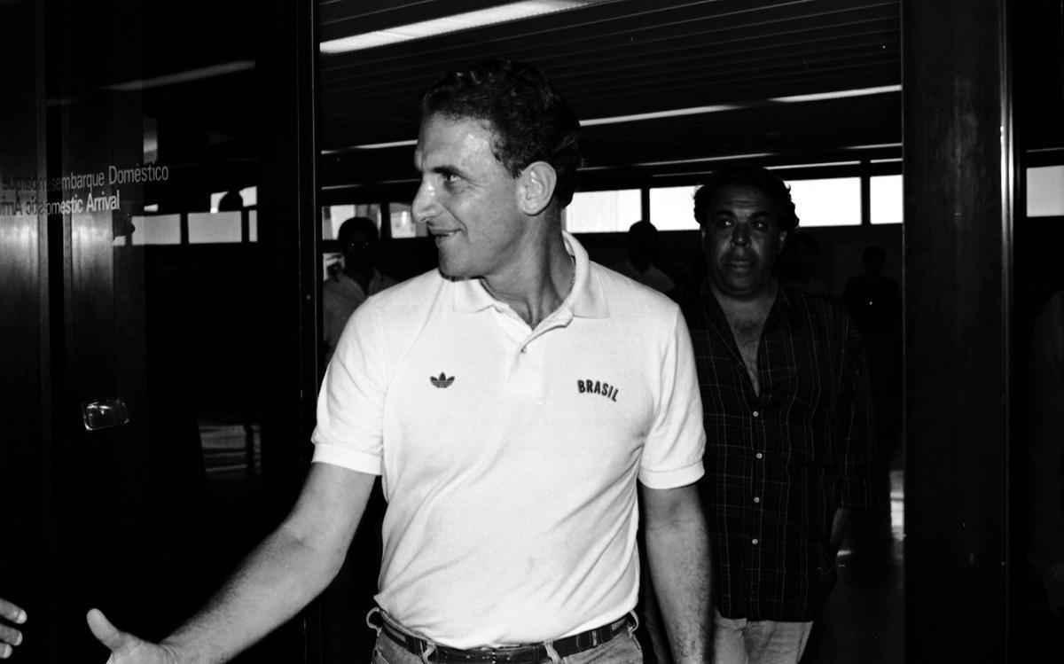 Carlos Alberto Silva desembarca em Belo Horizonte aps conquista da medalha de prata olmpica, nos EUA