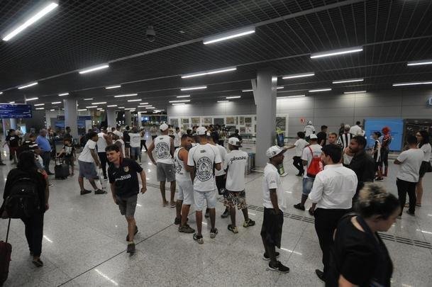 Arana foi recepcionado por torcedores do Atltico no Aeroporto de Confins