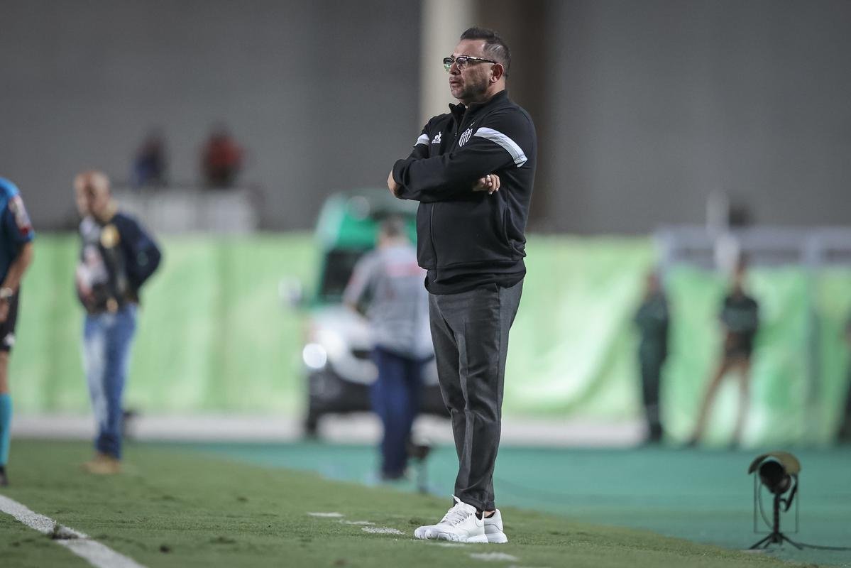 Fotos do jogo entre Brasiliense e Atltico no Estdio Klber Andrade, em Cariacica-ES, pela terceira fase da Copa do Brasil