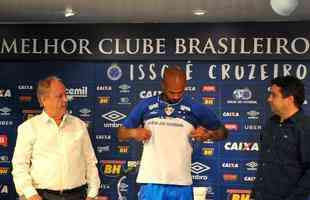 Fotos da apresentao do volante Bruno Silva no Cruzeiro (Ramon Lisboa/EM D.A Press)