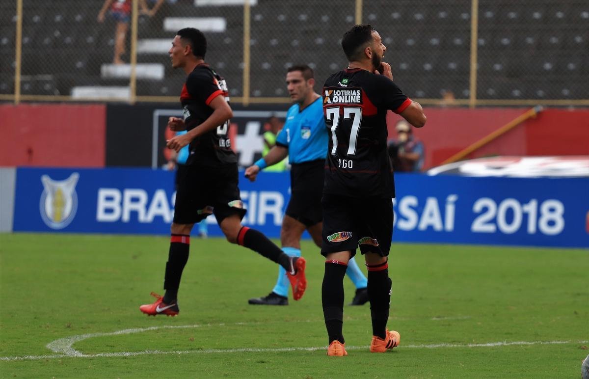 Vitória derrotou Atlético por 1 a 0, no Barradão, com gol de Léo Ceará