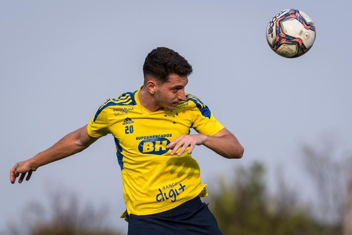 Fotos do treino do Cruzeiro na Toca da Raposa II nesta segunda-feira