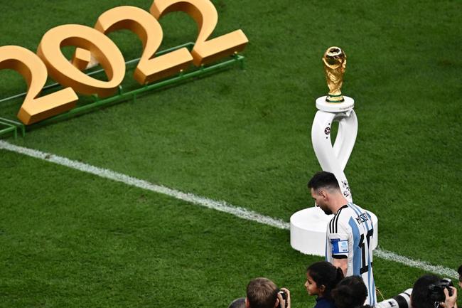 Entrada de Argentina e Frana no campo do Estdio Icnico de Lusail para a final da Copa do Mundo foi um espetculo  parte. Veja fotos do show de fogos, de luzes e da execuo dos hinos nacionais dos dois pases