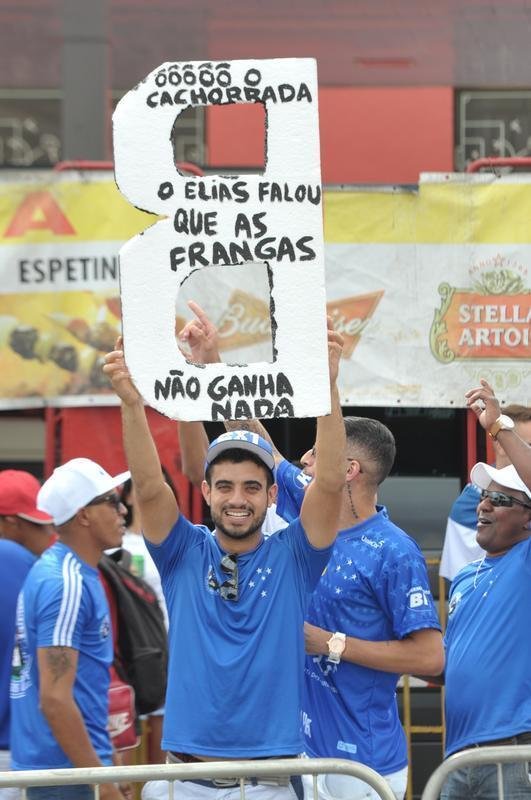 Fotos da torcida do Cruzeiro no primeiro clssico da final do Mineiro, contra o Atltico, no Mineiro