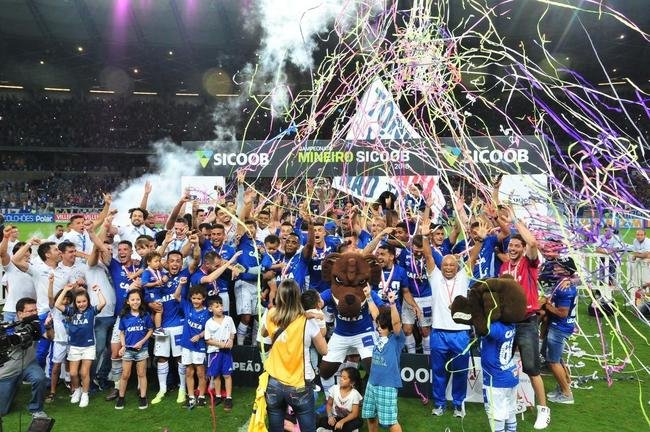 Festa do Cruzeiro com a conquista do Campeonato Mineiro sobre o Atltico