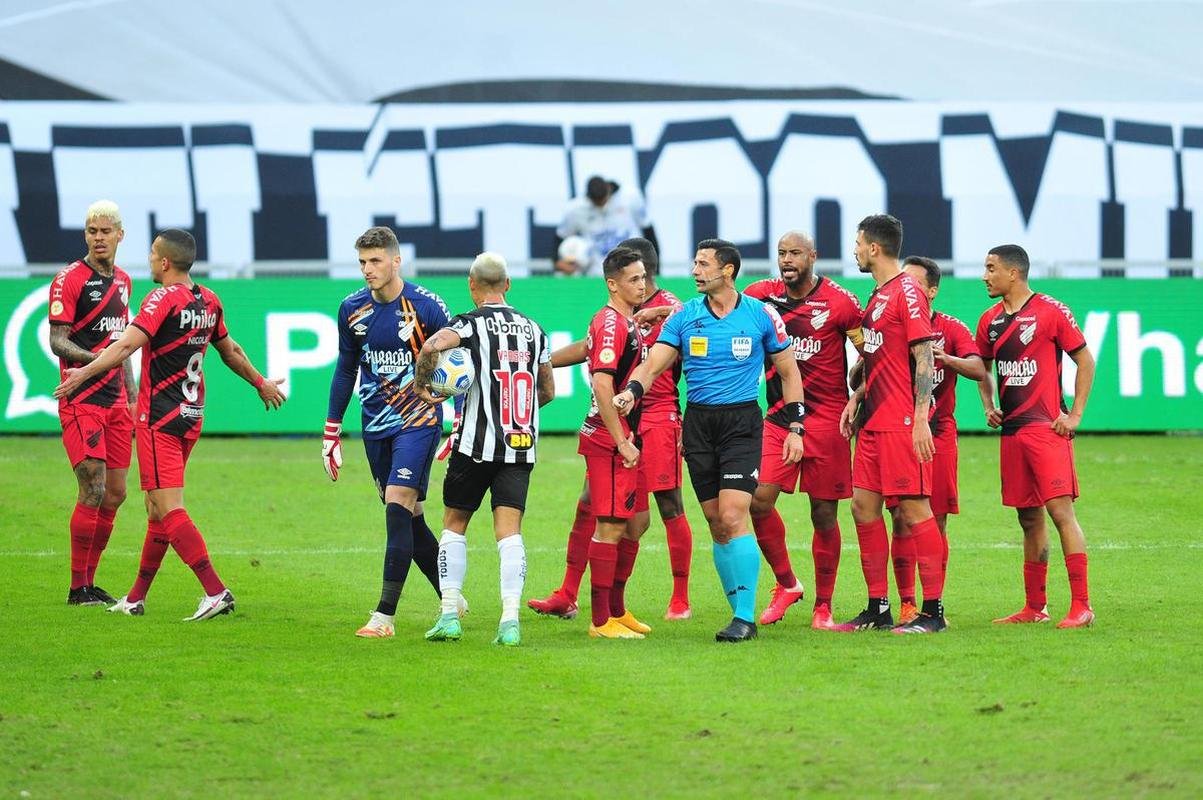 Imagens do confronto entre Atltico e Athletico-PR, vlido pela 14 rodada da Srie A do Campeonato Brasileiro