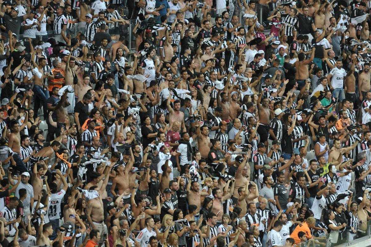 Fotos da torcida do Atltico no Mineiro, na partida contra o Cerro Porteo, pela Copa Libertadores
