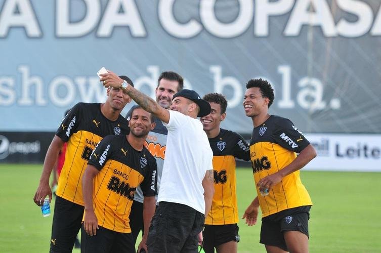 20 - Mais um 'at logo': Em janeiro de 2015, o Atltico topou vender Diego Tardelli ao Shandong Luneng-CHI. Os valores foram pouco inferiores a 8 milhes de euros. Era o segundo 'at logo' do dolo atleticano.