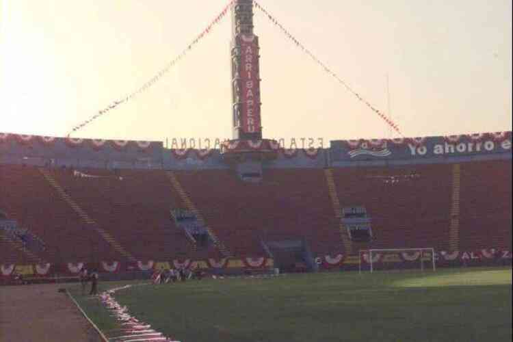 2º Estádio Nacional (13 jogos)  -  O estádio Nacional, de Lima, no Peru, é o segundo que mais recebeu jogos da Raposa. Em 13 partidas disputadas no estádio, o Cruzeiro venceu quatro, perdeu outras quatro e empatou cinco vezes: 48,71% de aproveitamento.