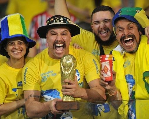 Fotos das torcidas de Brasil e Argentina, no Mineiro, no clssico vlido pela semifinal da Copa Amrica