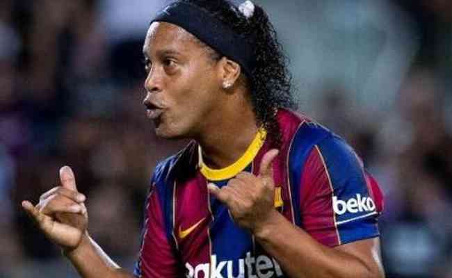 Ronaldinho comemora gol em amistoso em Israel