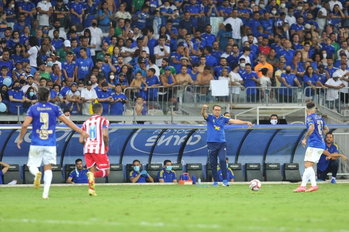 Fotos do jogo entre Cruzeiro e Nutico, no Mineiro, que marcou as despedidas de Rafael Sobis e Ariel Cabra.