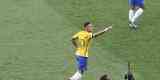 Neymar marca o segundo do Brasil aos 45 do primeiro tempo