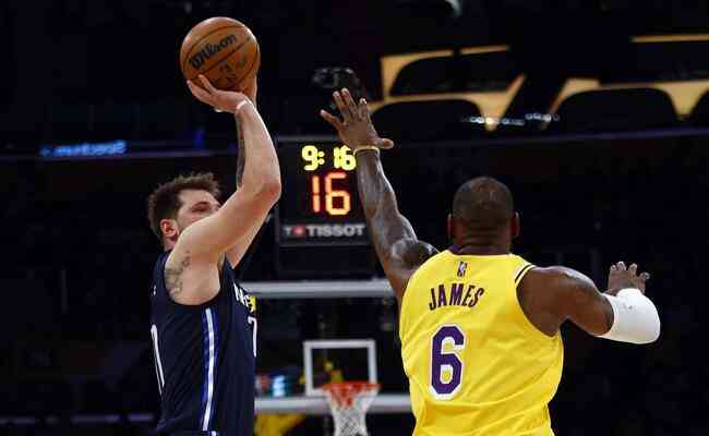Doncic liderou a vitória do Dallas Mavericks sobre o Los Angeles Lakers
