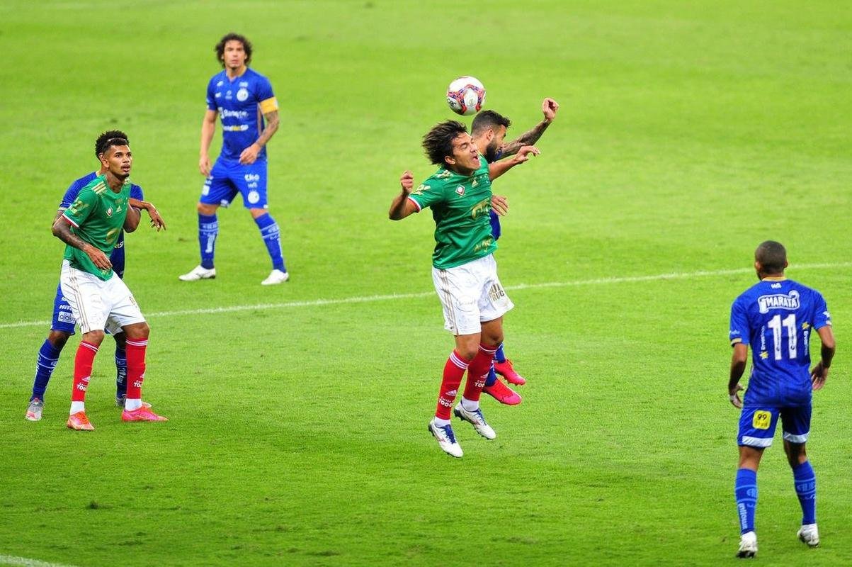 Fotos do jogo entre Cruzeiro e Confiana pela Srie B. Jogo  em Belo Horizonte marcou a volta da torcida cruzeirense ao Mineiro aps meses de ausncia devido  pandemia da COVID-19