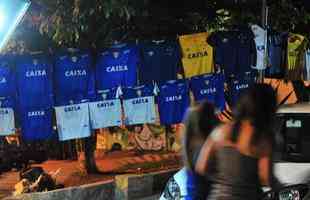 Torcedores do Cruzeiro acompanham final da Copa do Brasil no Mercado Distrital do Cruzeiro, em Belo Horizonte