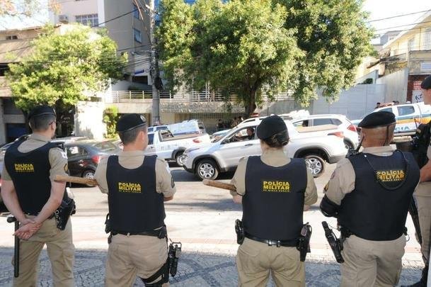 Fotos do protesto da torcida organizada Máfia Azul em frente à sede administrativa do Cruzeiro