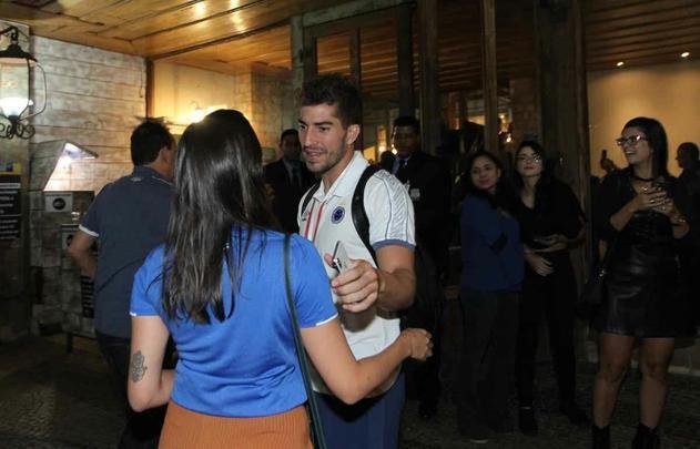 Jogadores do Cruzeiro se reuniram em churrascaria de Belo Horizonte para comemorar o título do Campeonato Mineiro