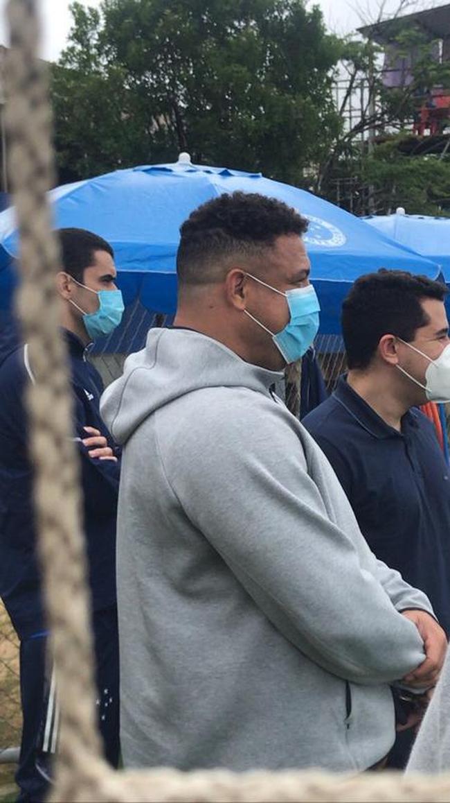 Em sua primeira visita  Toca da Raposa II, Ronaldo concedeu entrevista coletiva e teve contato com jogadores e comisso tcnica do Cruzeiro. Ele tambm se encontrou com scios da categoria Diamante.