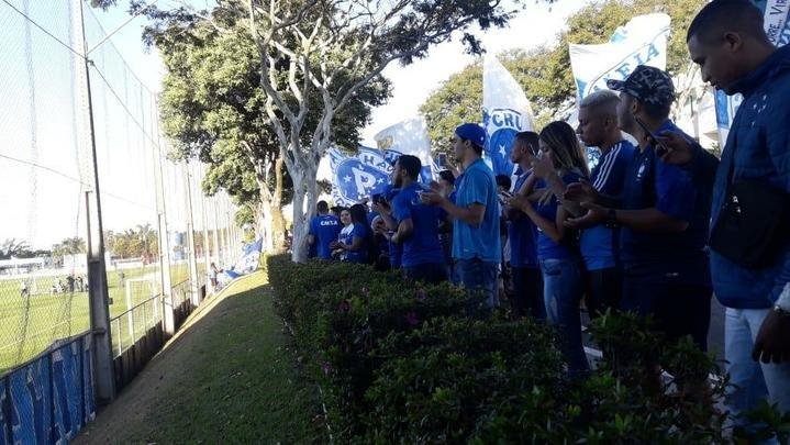 Torcida viu minutos iniciais do treino desta quinta-feira