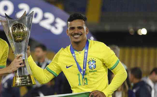 Cruzeiro renova contrato de Kaiki, lateral convocado para a seleção sub-20