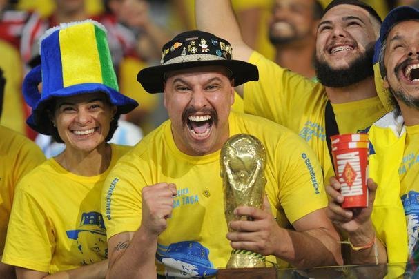 Fotos das torcidas de Brasil e Argentina, no Mineiro, no clssico vlido pela semifinal da Copa Amrica