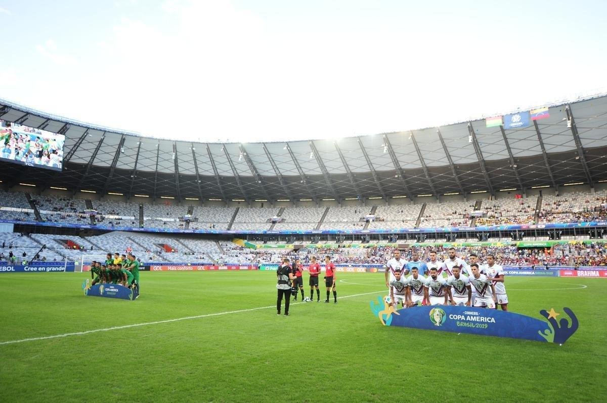 Imagens da partida entre Bolvia e Venezuela