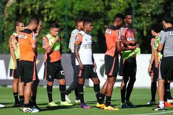 Jogadores se reapresentaram aps o empate contra o Flamengo, no Mineiro