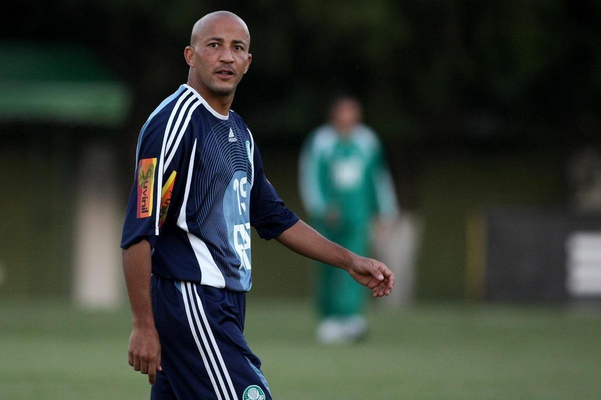 Alex Mineiro - Jogou no Atltico em 2004. Foi para o Palmeiras em 2008.