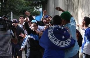 Imagens da fila de cruzeirenses por ingressos no Barro Preto