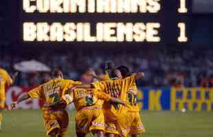 Na Copa do Brasil de 2002, o Brasiliense eliminou o Vasco-AC (primeira fase), Nutico (segunda fase), Confiana-SE (oitavas de final) e o Fluminense (quartas de final). Na semifinal, o time do Distrito Federal goleou o Atltico por 3 a 0, em pleno Mineiro, na partida de ida da semifinal. No jogo de volta, em Braslia, outro triunfo: 2 a 1. Na deciso, contra o Corinthians, o Brasiliense perdeu no Morumbi, por 2 a 1, e empatou por 1 a 1, na Boca do Jacar, em Taguatinga-DF. Com os resultados, o clube paulista conquistou o torneio.