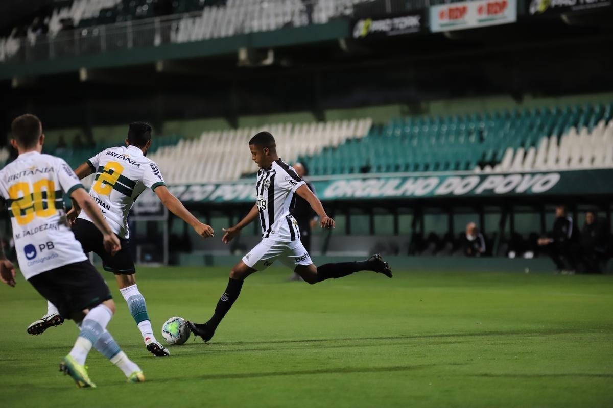 Atltico venceu Coritiba por 1 a 0