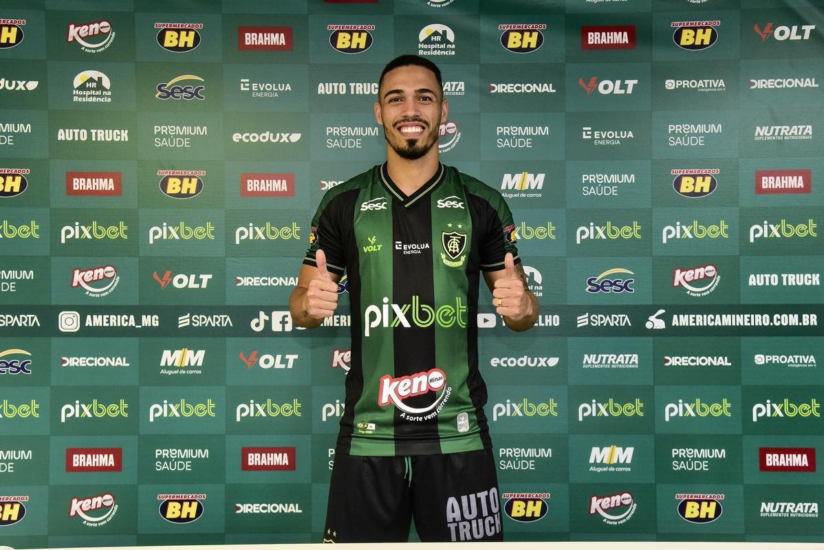 Novo reforo do Amrica para 2022, o zagueiro der foi apresentado oficialmente no dia 10 de janeiro