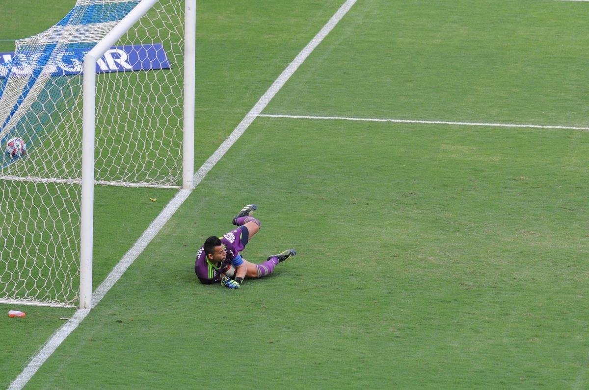 Fotos do empate por 0 a 0 entre Cruzeiro e Tombense, no Mineiro, em Belo Horizonte, pela sexta rodada do Campeonato Mineiro de 2021. Goleiro cruzeirense Fbio pegou um pnalti cobrado por Paulinho Dias e evitou o revs.