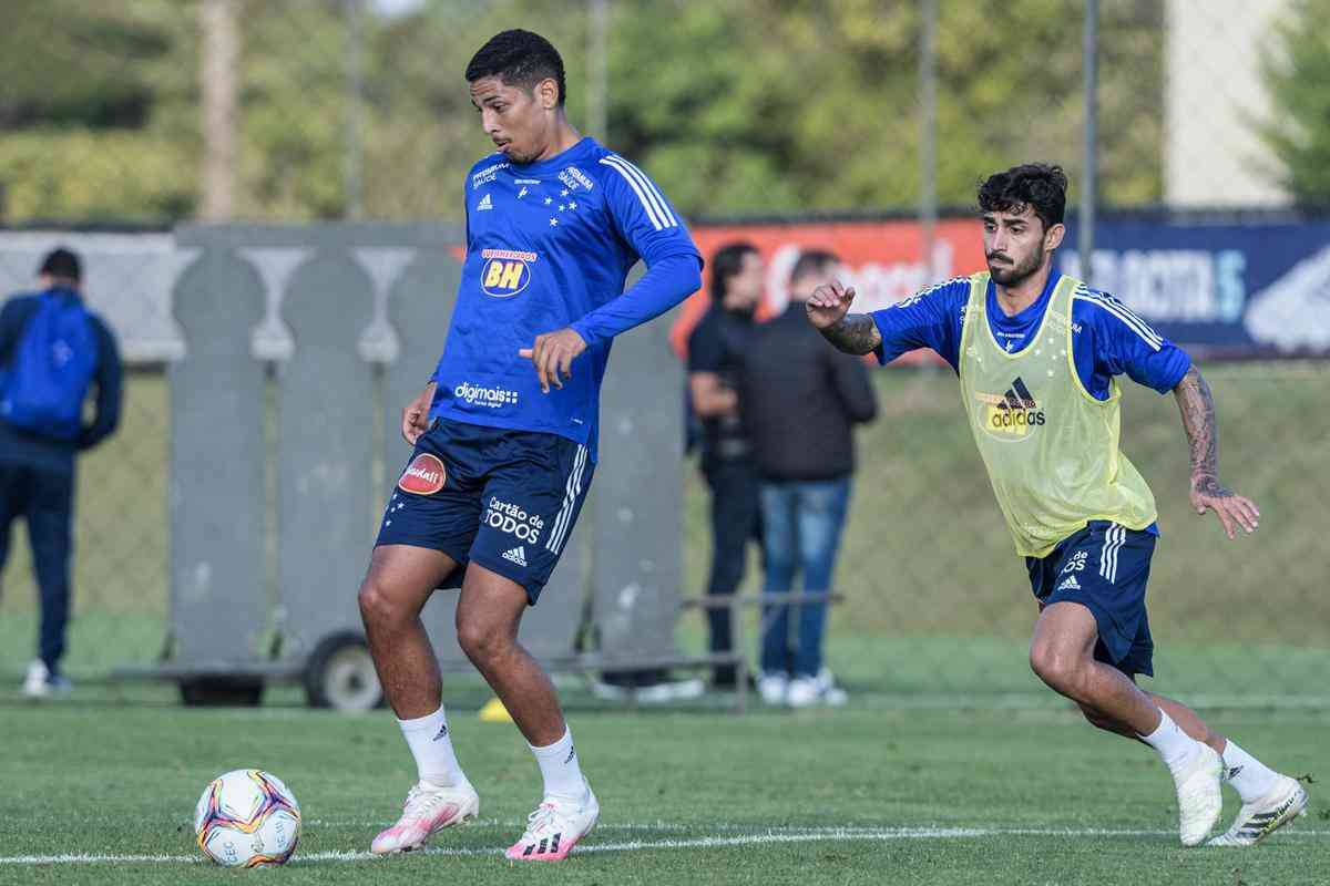 Felipo comandou primeiro treino no retorno ao Cruzeiro na vspera da partida contra o Operrio, pela Srie B. Atividade aconteceu no CT do Caju, em Curitiba