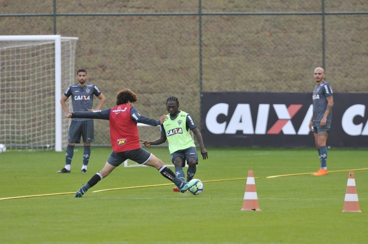 Yimmi Char, David Terans e Denlson participaram do treino em campo pela primeira vez
